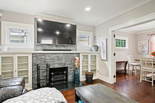 Dining room, Fireplace, Interior, Recessed Lighting, Wood Texture Flooring