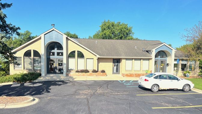 Exterior, Facade, Ranch