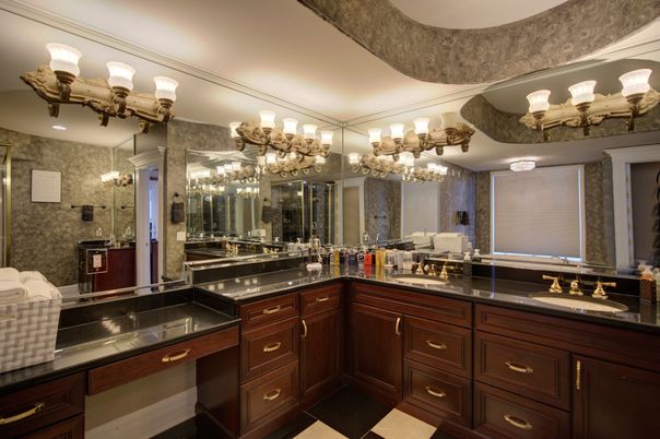 Bathroom, Dual Sink Vanities, Interior