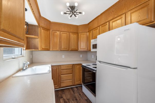 Interior, Kitchen, Pendant Lights, Wood Texture Flooring