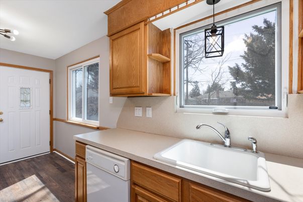 Interior, Kitchen, Pendant Lights, Wood Texture Flooring