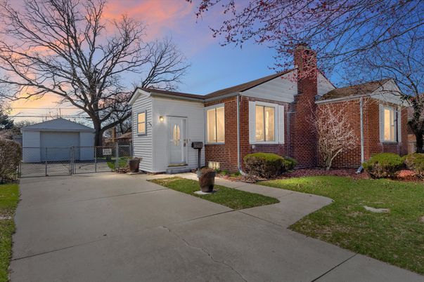 Detached Garage, Exterior