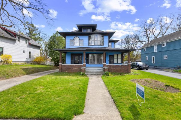 Exterior, Facade, American Foursquare