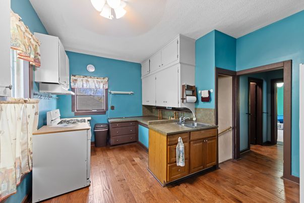 Interior, Kitchen, Washer, Wood Texture Flooring