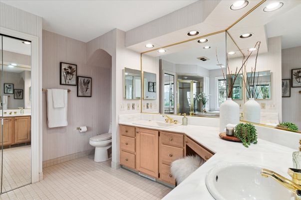 Bathroom, Dual Sink Vanities, Interior, Recessed Lighting