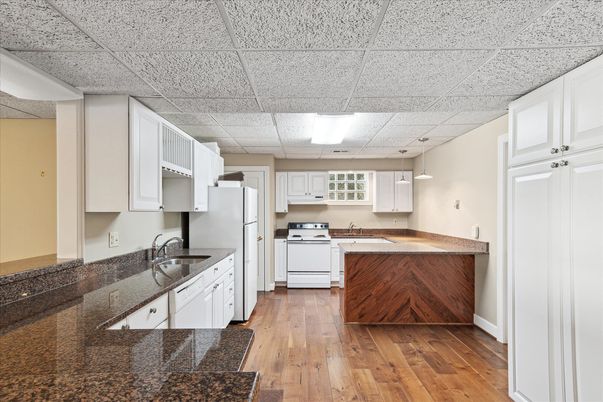 Interior, Kitchen, Pendant Lights, Wood Texture Flooring