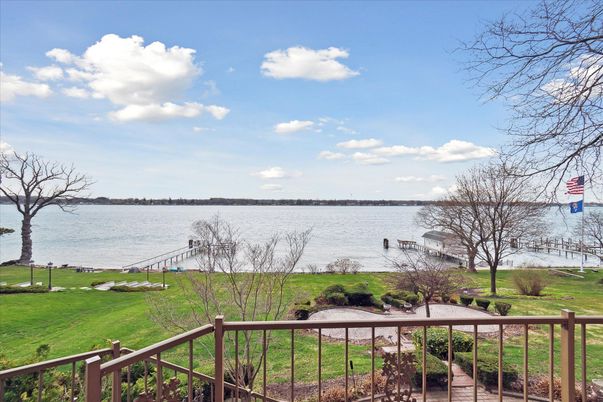 Exterior, Lake