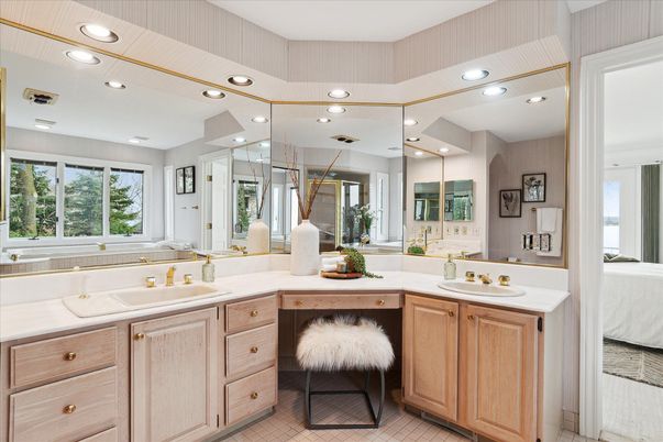 Bathroom, Dual Sink Vanities, Interior, Recessed Lighting