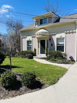 Exterior, Facade, American Foursquare