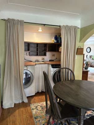 Interior, Recessed Lighting, Washer, Wood Texture Flooring