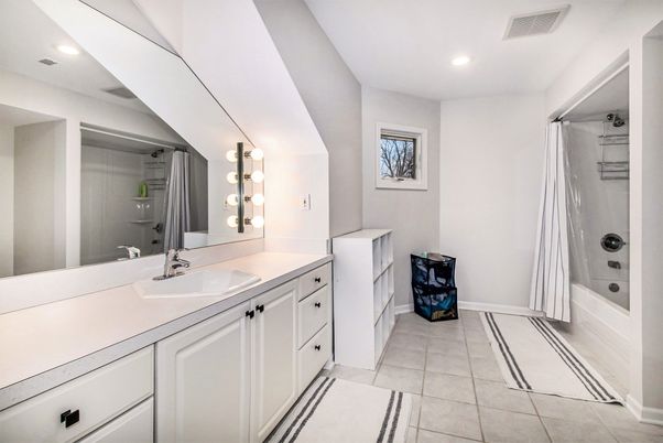 Bathroom, Dual Sink Vanities, Interior, Recessed Lighting