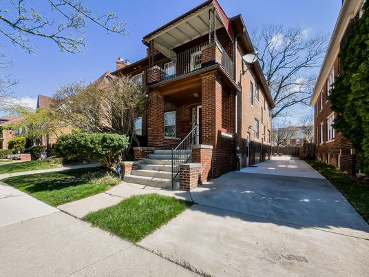 Exterior, Facade, Brick Facade, American Foursquare