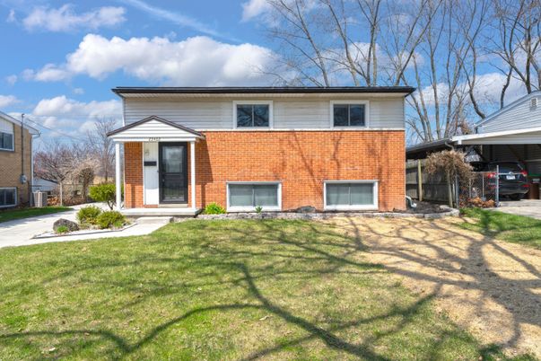 Exterior, Facade, Brick Facade, Split Level