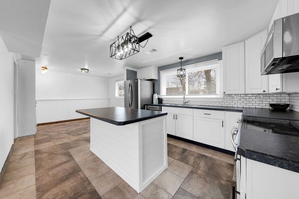 Chandelier, Interior, Kitchen, Pendant Lights, Stainless Steel Appliances