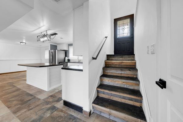 Chandelier, Interior, Kitchen, Wood Texture Flooring