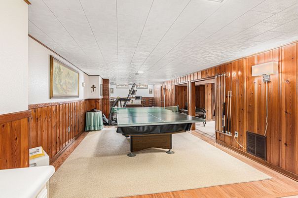 Game Room, Interior, Wooden Walls