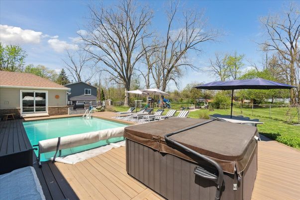 Exterior, Hot Tub, Pool