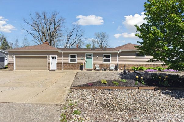 Attached, Exterior, Facade, Ranch
