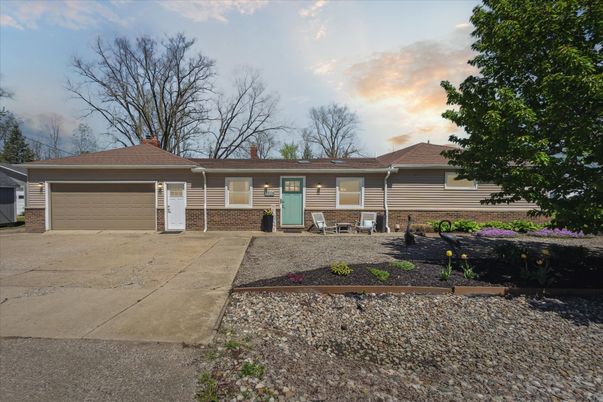Attached, Exterior, Facade, Ranch