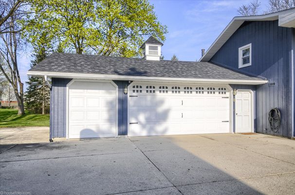 Detached Garage, Exterior