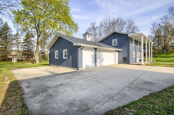 Attached, Exterior, Facade, Farmhouse