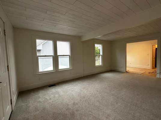Empty room, Interior