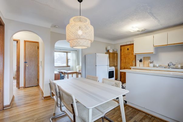 Dining room, Interior, Kitchen, Pendant Lights, Wood Texture Flooring