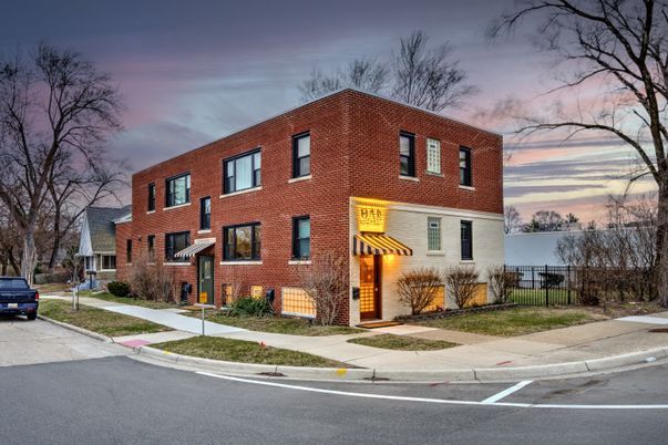 Exterior, Facade, Brick Facade, Georgian