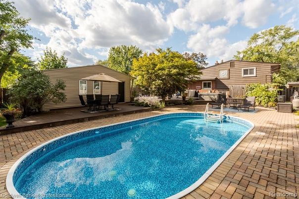 Exterior, Pool