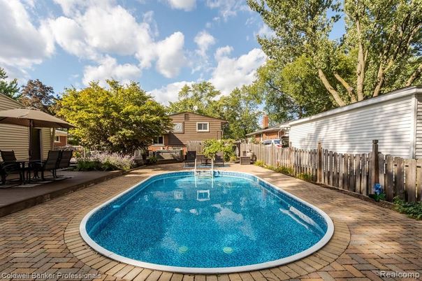 Exterior, Pool