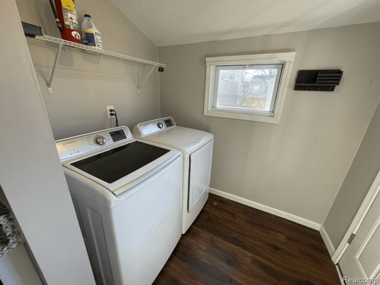 Interior, Washer, Wood Texture Flooring
