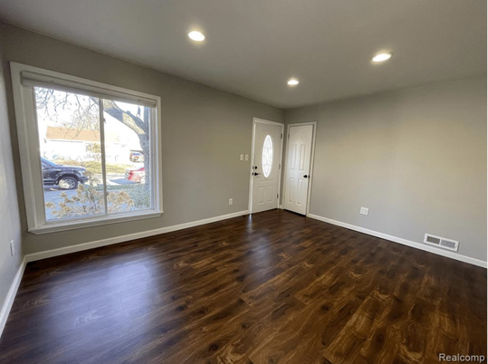 Empty room, Interior, Recessed Lighting, Wood Texture Flooring