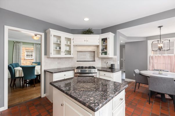 Chandelier, Dining room, Interior, Kitchen, Pendant Lights, Recessed Lighting, Stainless Steel Appliances
