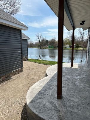 Exterior, Lake