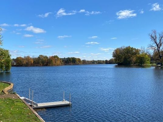 Exterior, Lake