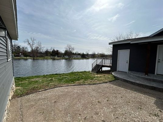 Exterior, Lake