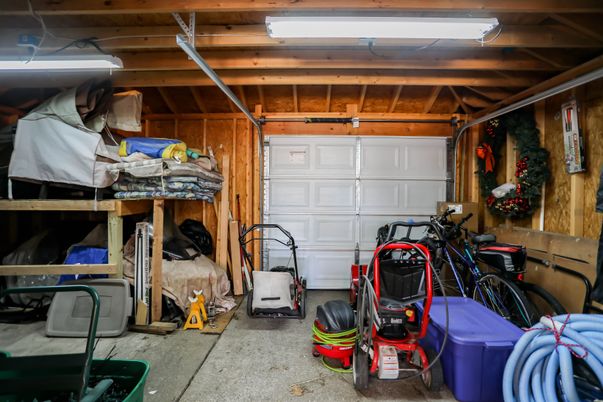 Garage, Interior, Wooden Beams