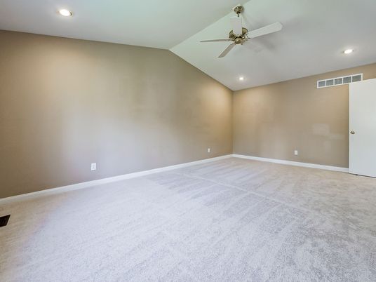 Empty room, Interior, Recessed Lighting