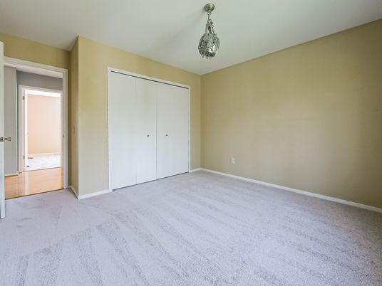 Empty room, Interior, Pendant Lights