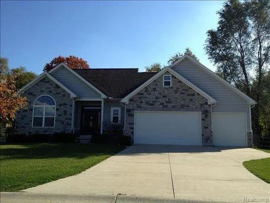 Attached, Exterior, Facade, Brick Traditional