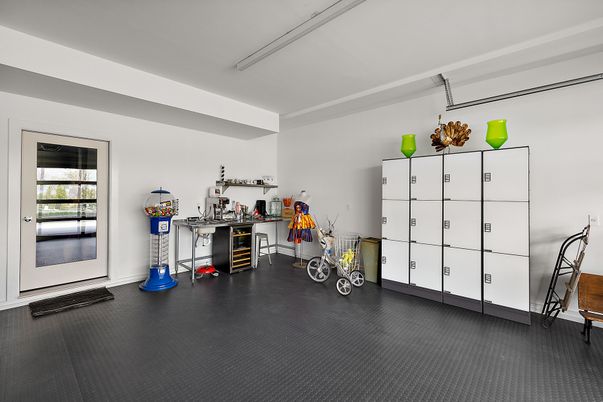 Garage, Interior