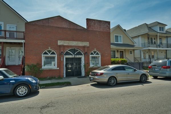 Exterior, Facade, Brick Facade, Rowhouse