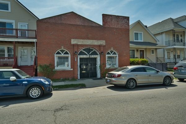 Exterior, Facade, Brick Facade, Rowhouse