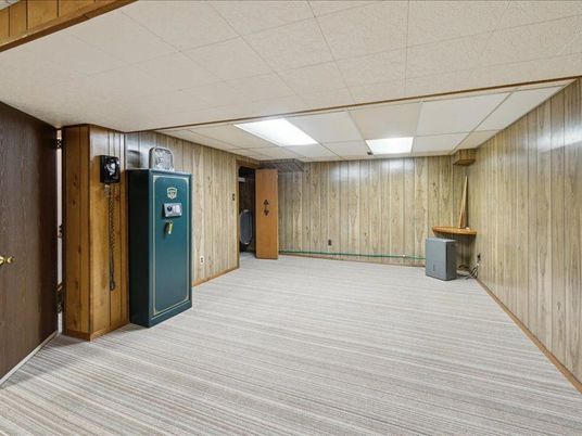 Empty room, Interior, Recessed Lighting, Wooden Walls