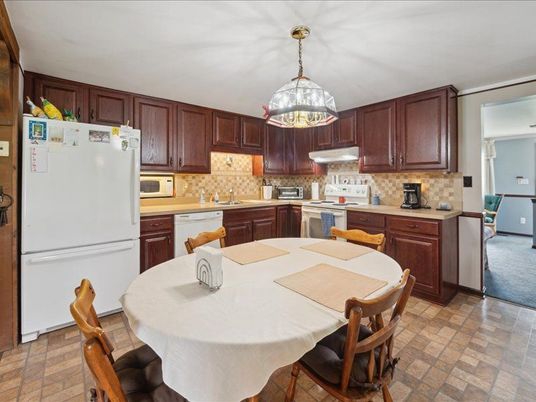 Dining room, Interior, Kitchen, Pendant Lights, Stainless Steel Appliances