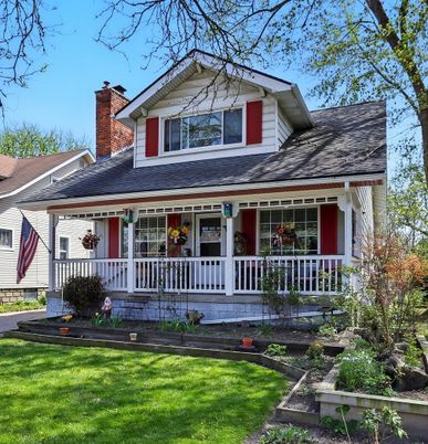 Exterior, Facade, Queen Anne Victorian