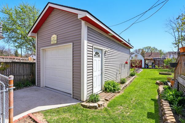 Detached Garage, Exterior