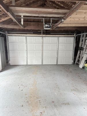 Garage, Interior, Wooden Beams