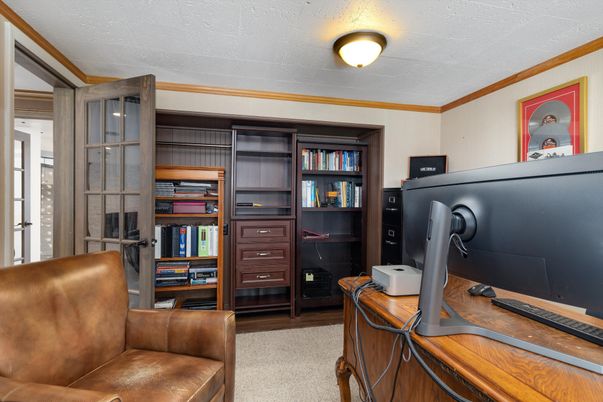 Home Office, Interior