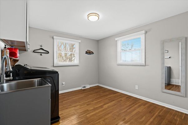 Interior, Washer, Wood Texture Flooring